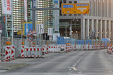 Berlin  Deutschland  Strassenbaustelle in der Grunerstrasse