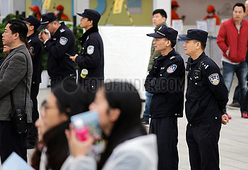 Conghua  China  Polizisten im Einsatz