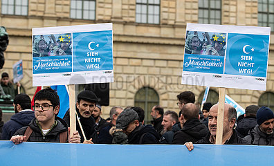 Uiguren protestieren in München