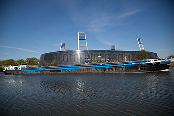 Deutschland  Bremen - Das Weserstadion des SV Werder Bremen  mit einer Photovoltaik-Anlage an der Fassade