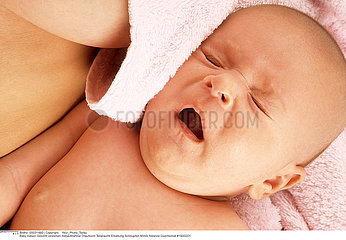 ETERNUEMENT NOURRISSON SNEEZING INFANT