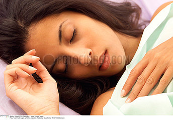 SOMMEIL FEMME WOMAN SLEEPING