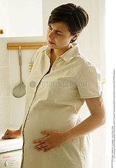 FEMME ENCEINTE INTERIEUR DOULEUR PREGNANT WOMAN IN PAIN  INDOORS