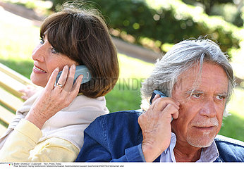 TELEPHONE 3EME AGE ELDERLY PERSON AT TELEPHONE