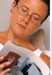 LECTURE FEMME LOISIR WOMAN READING