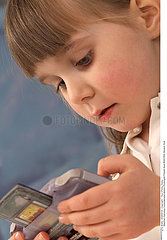 INTERIEUR JEU VIDEO ENFANT CHILD PLAYING WITH VIDEO GAME