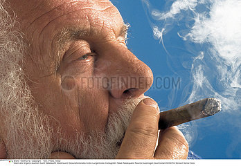 TABAC 3EME AGE ELDERLY PERSON SMOKING