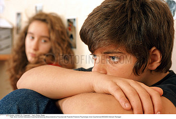 CONFLIT COUPLE ADOLESCENT CONFLICT BETWEEN ADOLESCENTS