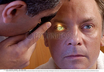 OPHTALMOLOGIE HOMME OPHTHALMOLOGY  MAN