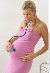 FEMME ENCEINTE INTERIEUR STETHO.!!PREGNANT WOMAN  STETHOSCOPE
