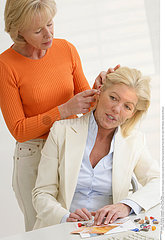 SURDITE CONSULTATION FEMME!!WOMAN CONSULTING FOR HEARING PB.