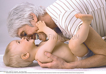 3EME AGE & NOURRISSON ELDERLY PERSON & INFANT