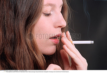 TABAC FEMME WOMAN SMOKING