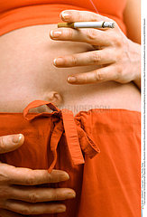 TABAC FEMME ENCEINTE PREGNANT WOMAN SMOKING
