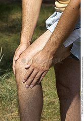 DOULEUR GENOU HOMME!!MAN WITH KNEE PAIN