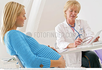 CONSULTATION HOPITAL FEMME ENCE.!!PREGNANT WOMAN AT HOSP. CONSULT.