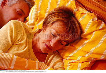 SOMMEIL COUPLE!!COUPLE SLEEPING