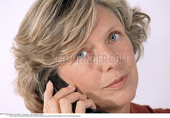 TELEPHONE 3EME AGE!!ELDERLY PERSON AT TELEPHONE