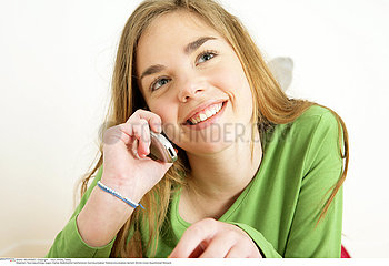 TELEPHONE ADOLESCENT!!ADOLESCENT AT TELEPHONE