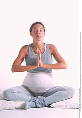 FEMME ENCEINTE RELAXATION!!PREGNANT WOMAN RELAXING