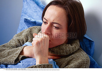 TOUX FEMME!!WOMAN COUGHING
