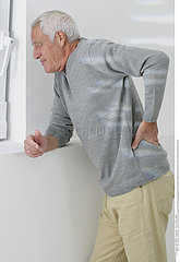 LOMBALGIE 3EME AGE!!LOWER BACK PAIN IN ELDERLY PERS.