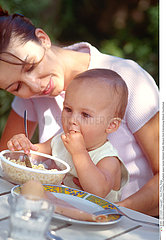 ALIMENTATION NOURRISSON!!INFANT EATING