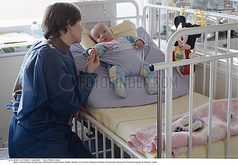 MALADE HOPITAL NOURRISSON!! INFANT HOSPITAL PATIENT