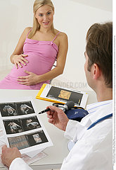 CONSULTATION FEMME ENCEINTE!!PREGNANT WOMAN IN CONSULTATION