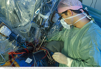 CHIRURGIE ROBOT!ROBOT-ASSISTED SURGERY