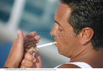 TABAC HOMME!!MAN SMOKING