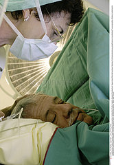 CHIRURGIE SOUS HYPNOSE!SURGERY  HYPNOSIS