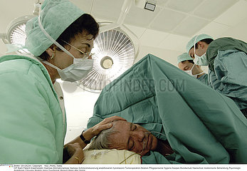 CHIRURGIE SOUS HYPNOSE!SURGERY  HYPNOSIS