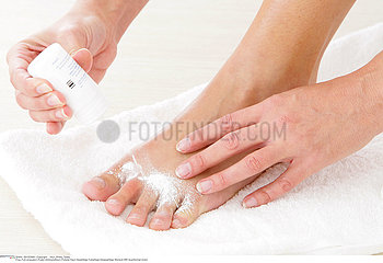 SOINS PIED FEMME!!FOOT CARE  WOMAN