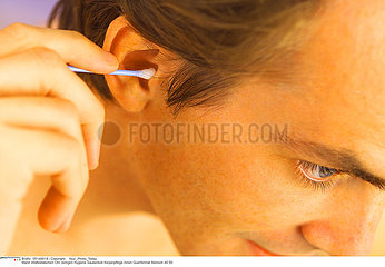 SOINS OREILLE HOMME!!EAR CARE  MAN