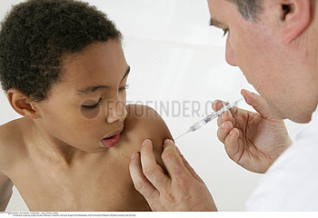VACCIN ENFANT!!VACCINATING A CHILD