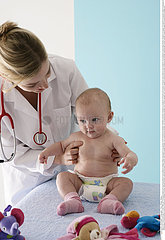 CONSULTATION HOPITAL NOURRISSON!!INFANT AT HOSPITAL CONSULTATION