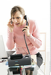 TELEPHONE FEMME!!WOMAN ON THE PHONE