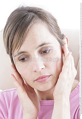 DOULEUR OREILLE FEMME!!EAR PAIN IN A WOMAN
