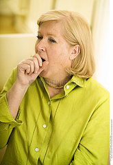 TOUX 3EME AGE!!ELDERLY PERSON COUGHING