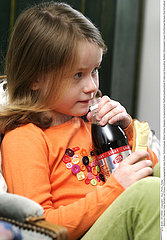 BOISSON FROIDE ENFANT!!CHILD WITH COLD DRINK