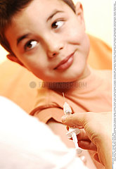 VACCIN ENFANT!!VACCINATING A CHILD
