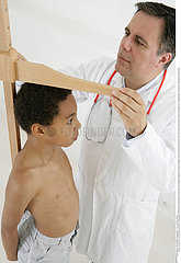 TAILLE ENFANT!!MEASURING HEIGHT IN A CHILD