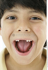 PORTRAIT ENFANT +5ANS RIRE!PORTRAIT CHILD OVER 5 LAUGHING