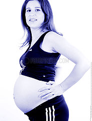 FEMME ENCEINTE INTERIEUR ACTIV.!!ACTIVE PREGNANT WOMAN INDOORS
