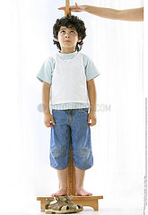 TAILLE ENFANT!MEASURING HEIGHT IN A CHILD