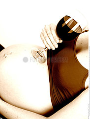 BOISSON FEMME ENCEINTE!!PREGNANT WOMAN DRINKING