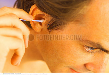 SOINS OREILLE HOMME!!EAR CARE  MAN