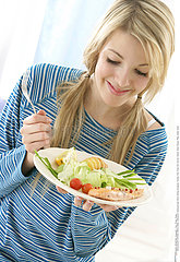 ALIMENTATION ADOLESCENT REPAS!ADOLESCENT EATING A MEAL