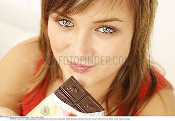ALIMENTATION FEMME GRIGNOTAGE!!WOMAN SNACKING